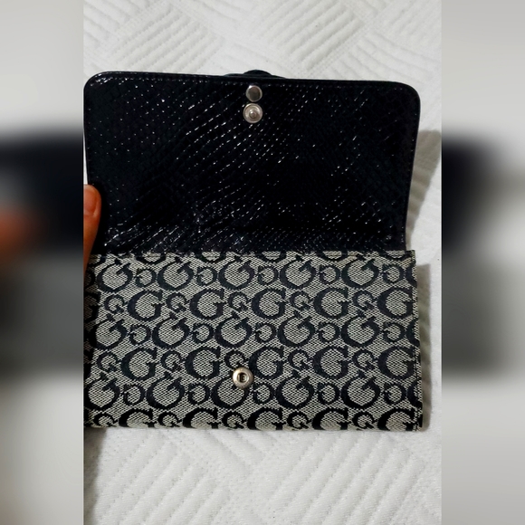 Guess Women Wallet - Picture 2 of 5